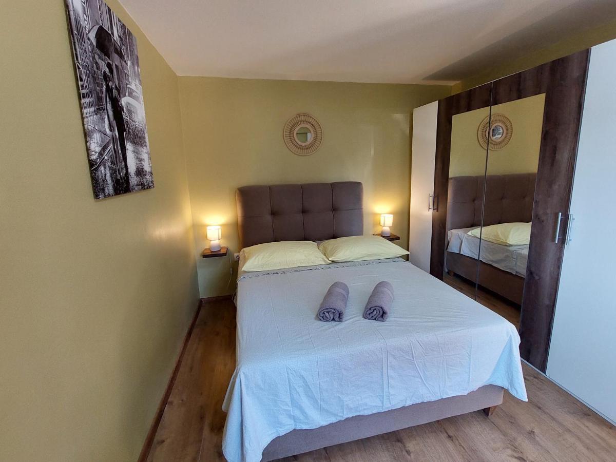 Mexicana Apartment Yellow Zadar Bagian luar foto